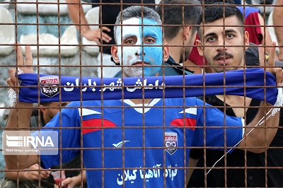 هواداران داماش در ورزشگاه عضدی رشت تجمع کردند