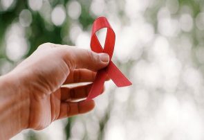 ۷۳ درصد مبتلایان HIV در گروه سنی ۲۰ تا ۴۵ سال هستند